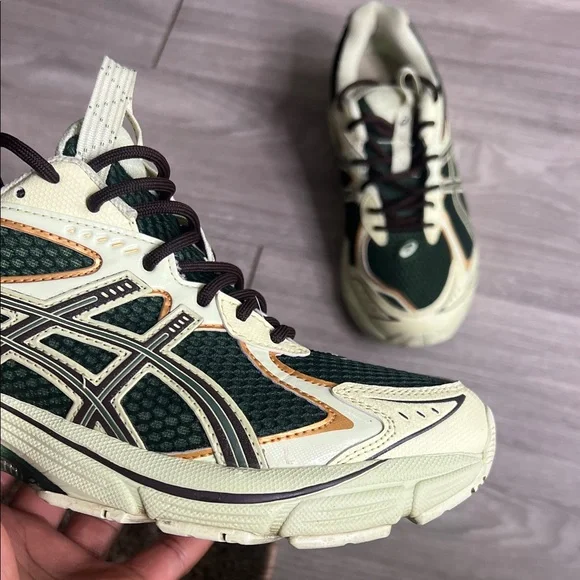 ASICS GT 2160' Dark Green and Cream Sneakers - Picture 7 of 13